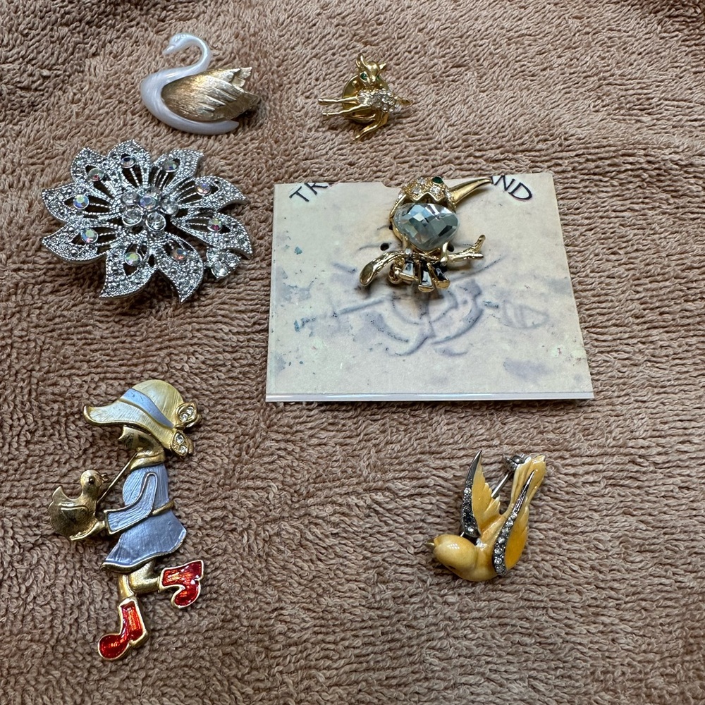 Vintage Gold-tone and colored enamel Brooches Assortment